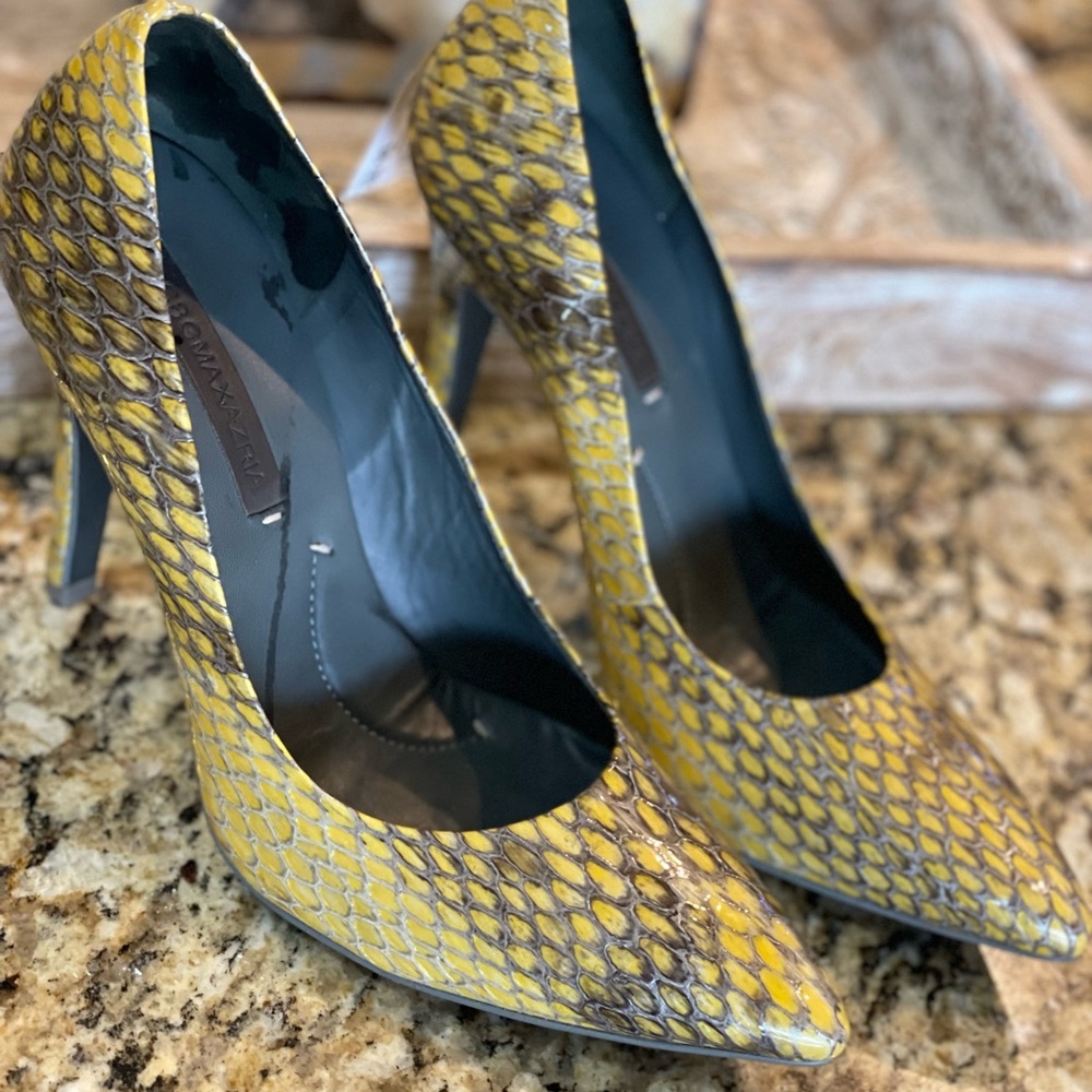 Bcbgmaxazria Yellow SnakeskinLeather Point Toe Pumps Classic. 
Size 8